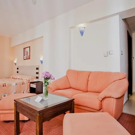 瑟琳娜酒店 酒店